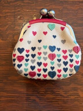 Fossil Ivory Leather Kiss-Lock Coin Purse with Pink Trim and heart pattern